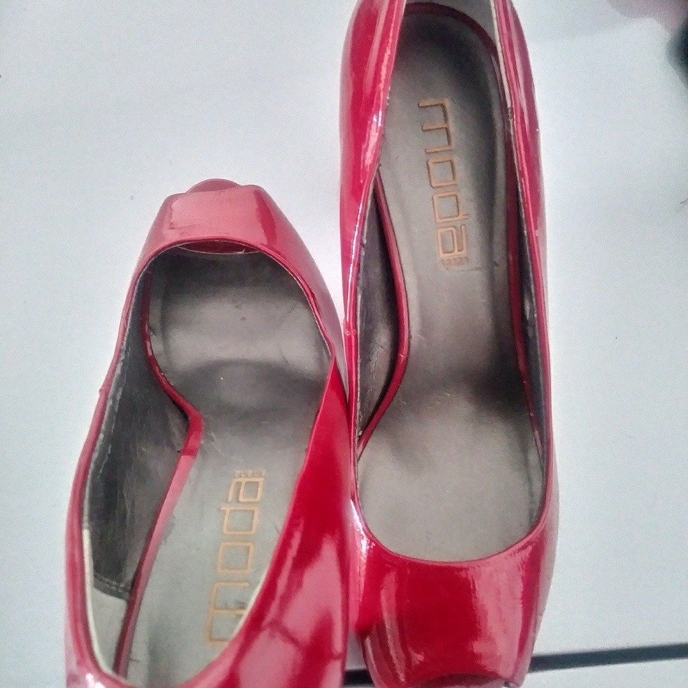 Red pumps - Picture 3 of 3